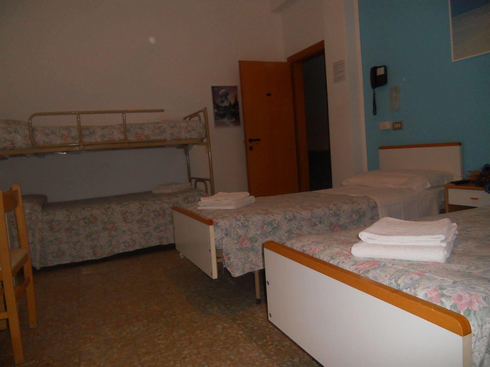 Hotel Pigalle Rimini Exteriör bild